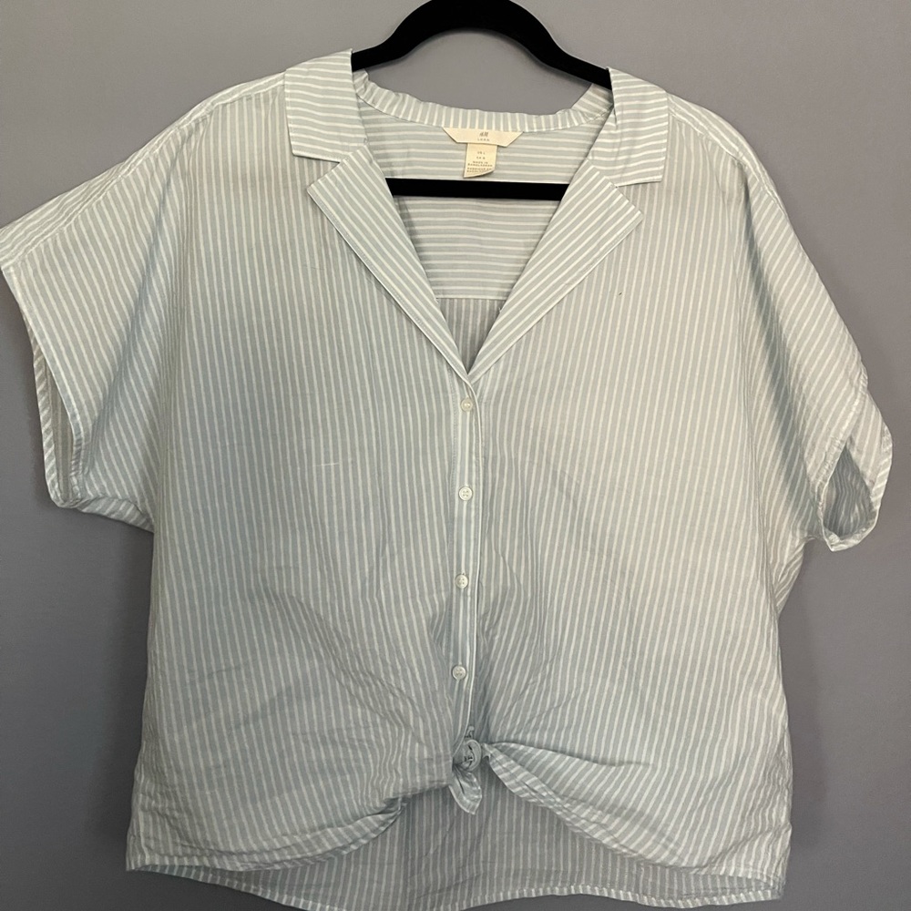 H&M White and blue tie front cropped blouse - Picture 1 of 2
